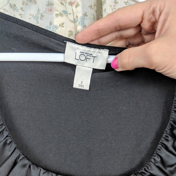 LOFT Sleeveless Blouse w Satin Detail - Picture 4 of 4